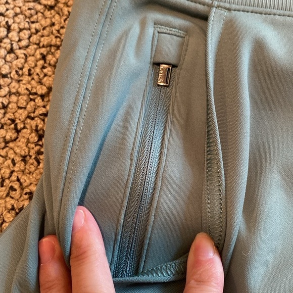 Athleta Pants Size 2X in Like New Condition - Picture 6 of 10